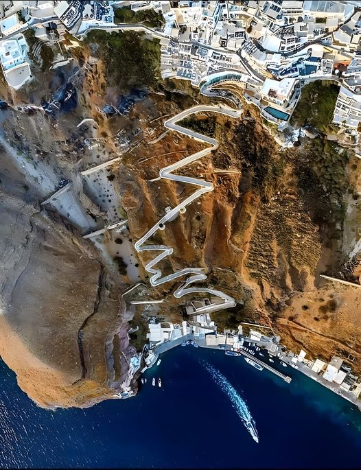 Santorini_460646954_854843206773176_4231038208031012261_n.jpg