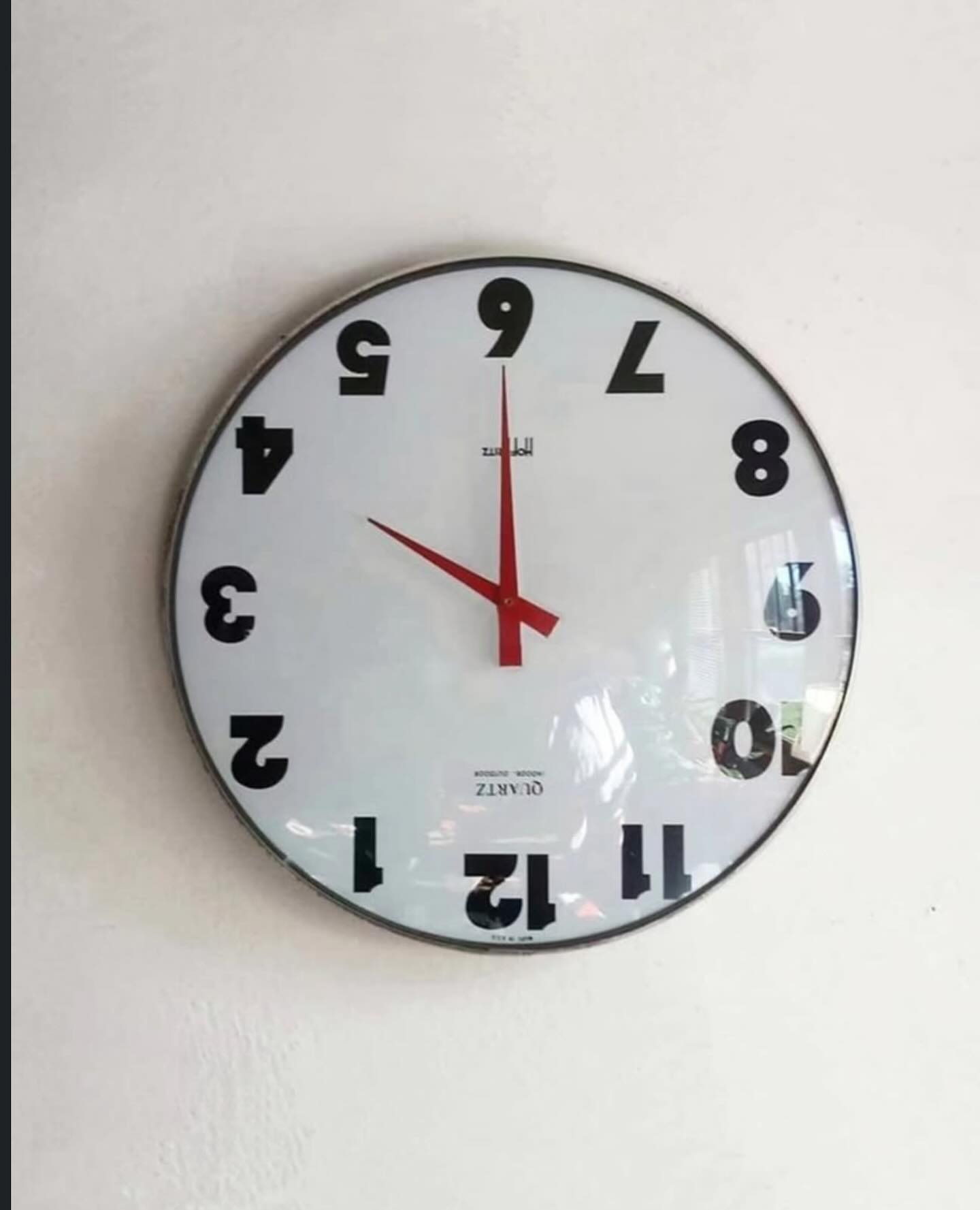Upside_down_clock_by_Bob_Zoell_503400504_18314976601226809_3830097639596814120_n.jpg
